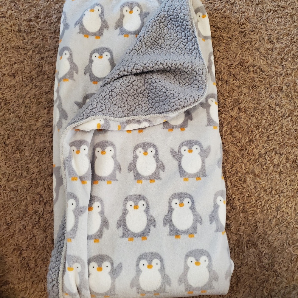 Target Limited Edition Penguin Fleece Sherpa Baby Blanket Grey White Winter